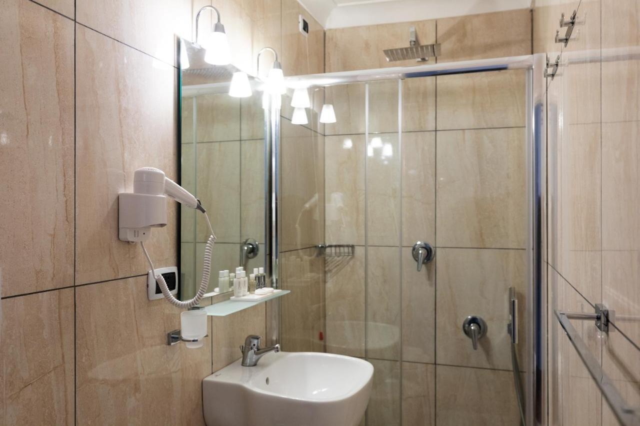 Rex Lifestyle Hotel Неаполь Экстерьер фото