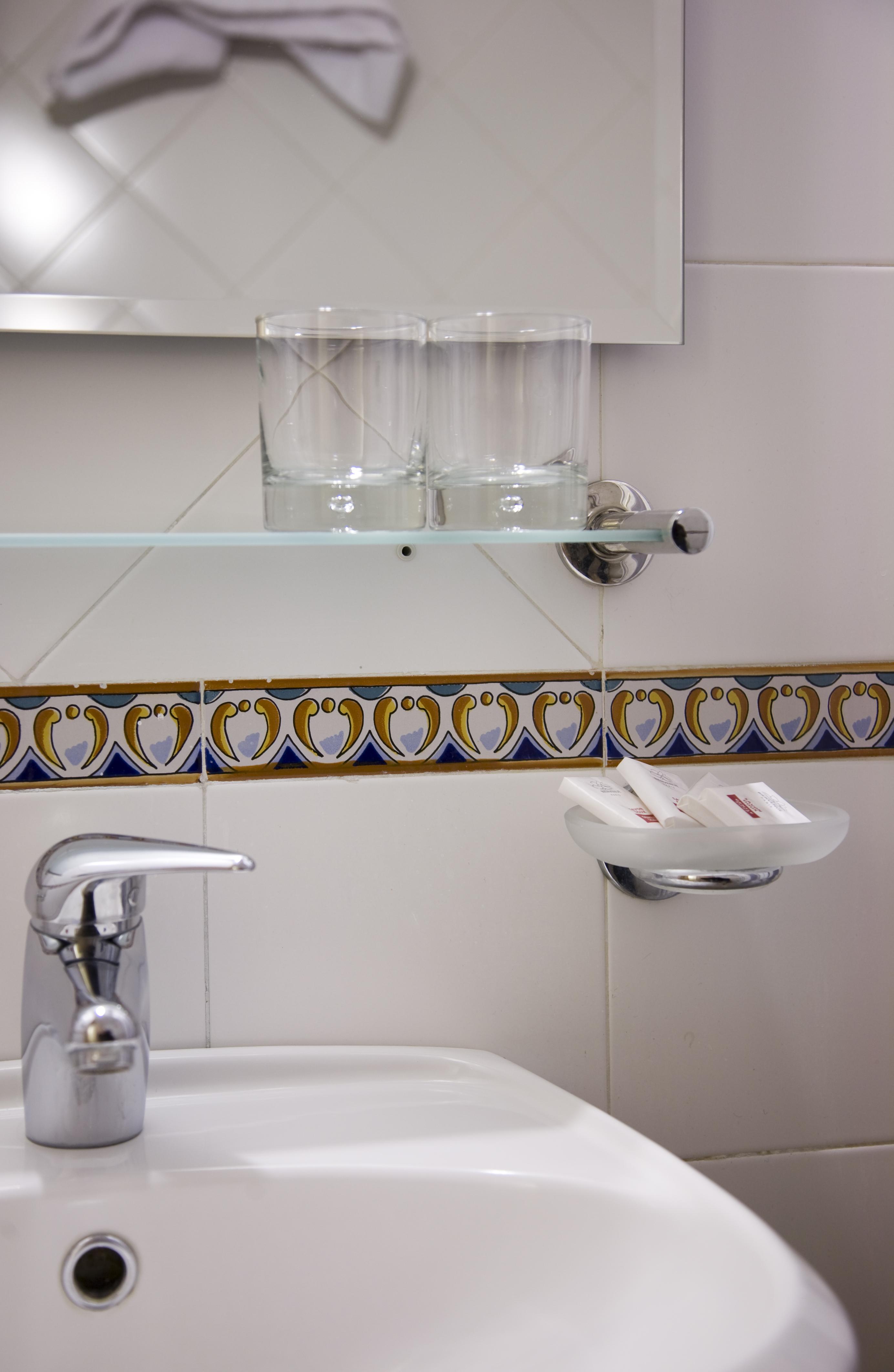 Rex Lifestyle Hotel Неаполь Экстерьер фото